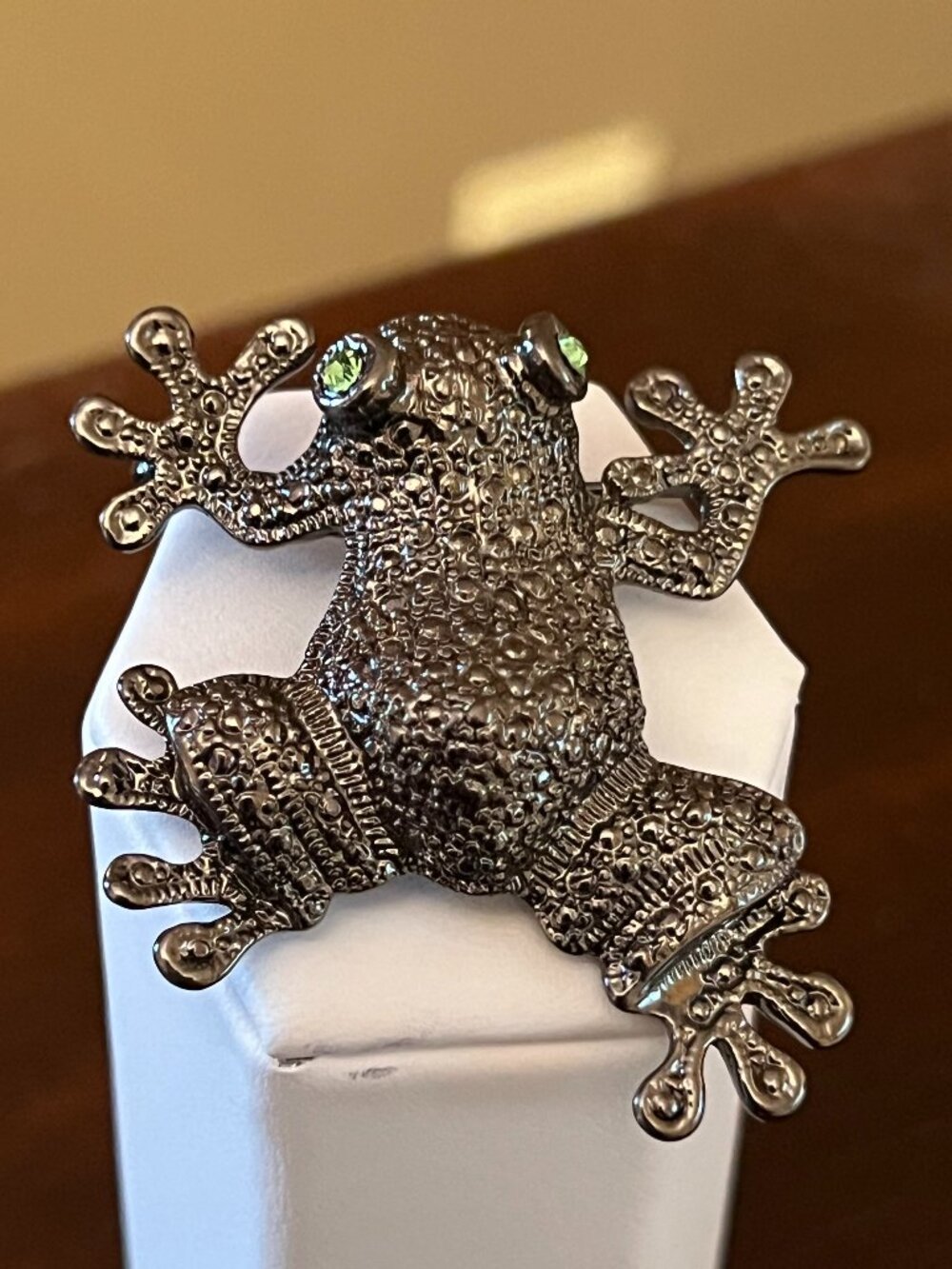 Vintage Tree Frog Green Rhinestone Eyes Pin Brooch (322)